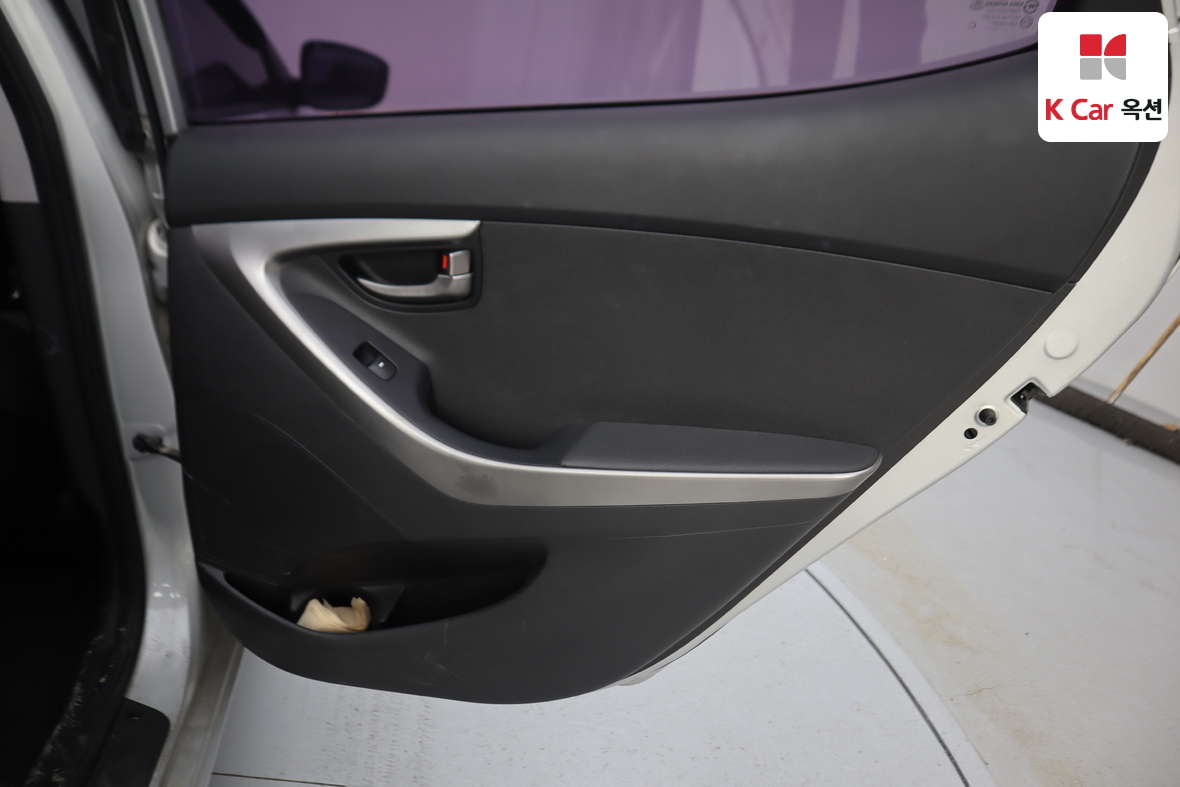 Hyundai Elantra - 25