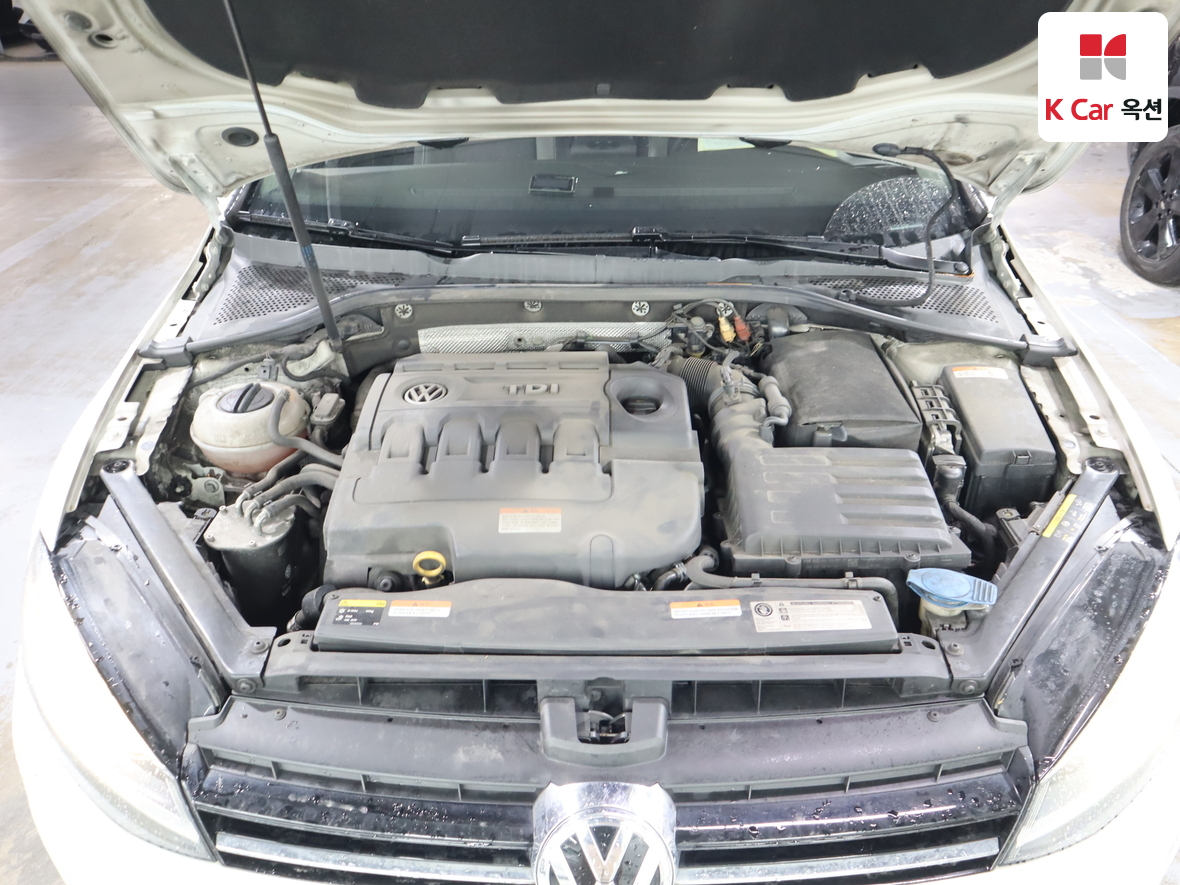 Volkswagen Golf - 34