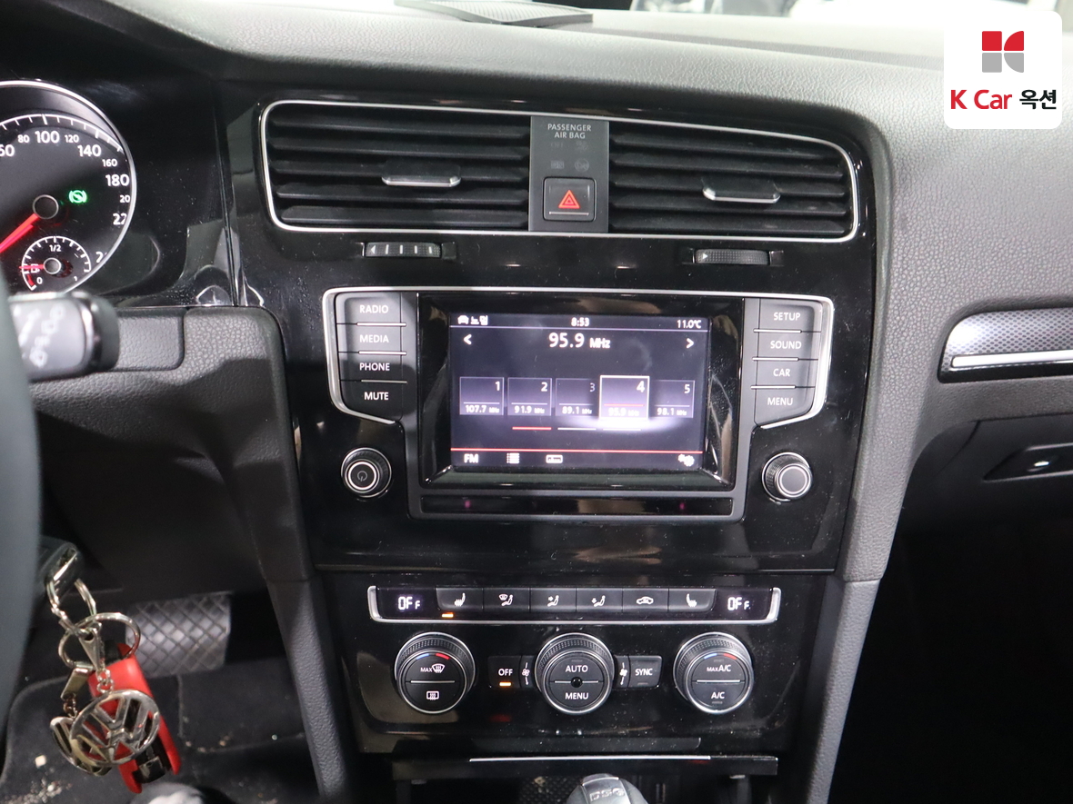 Volkswagen Golf - 6
