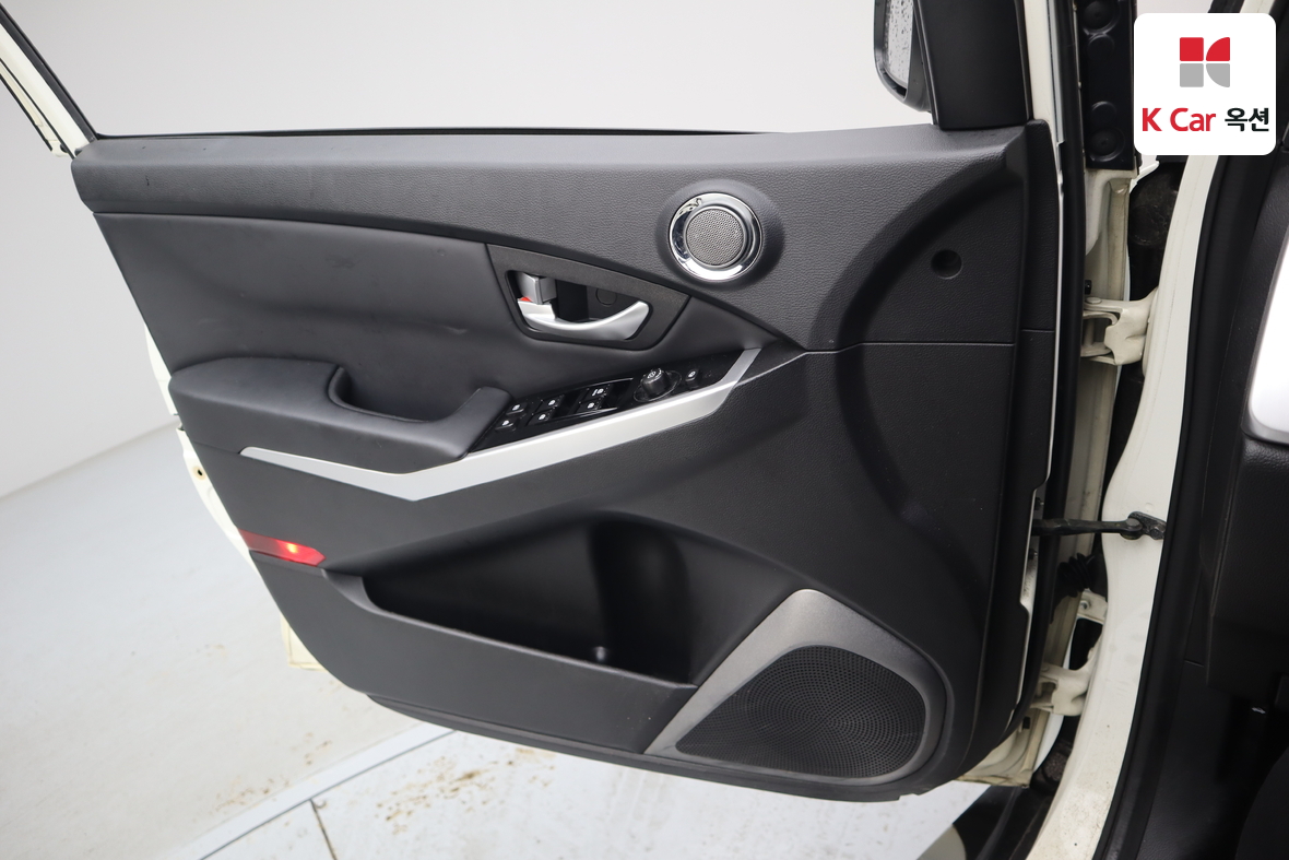 KG Mobility Korando - 8