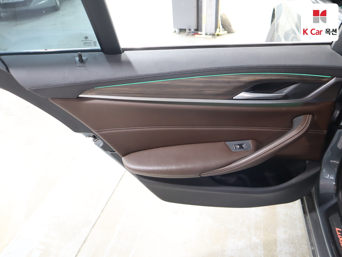 BMW 5 Series - 23