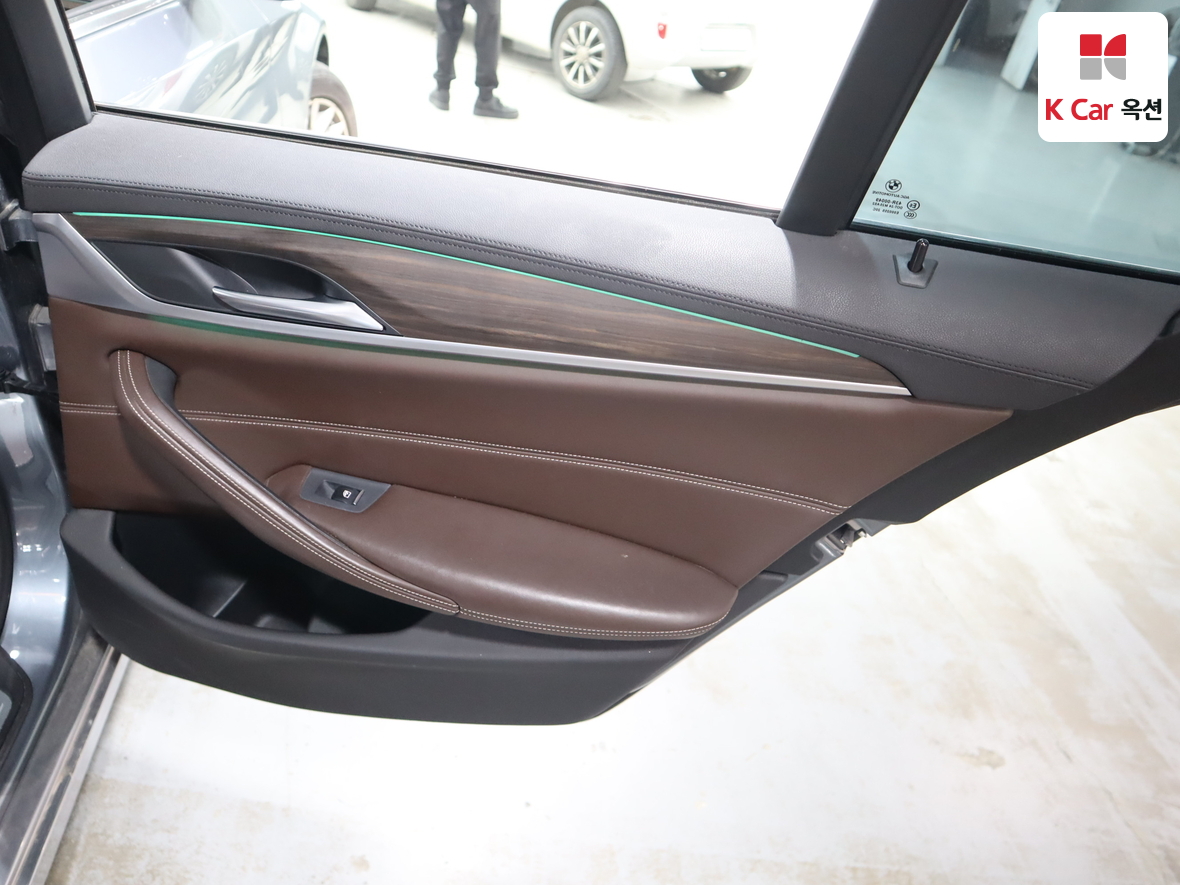 BMW 5 Series - 28