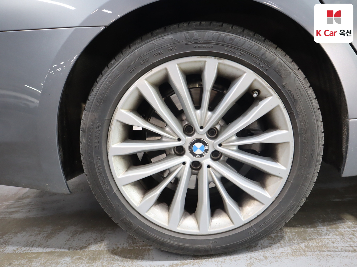 BMW 5 Series - 44