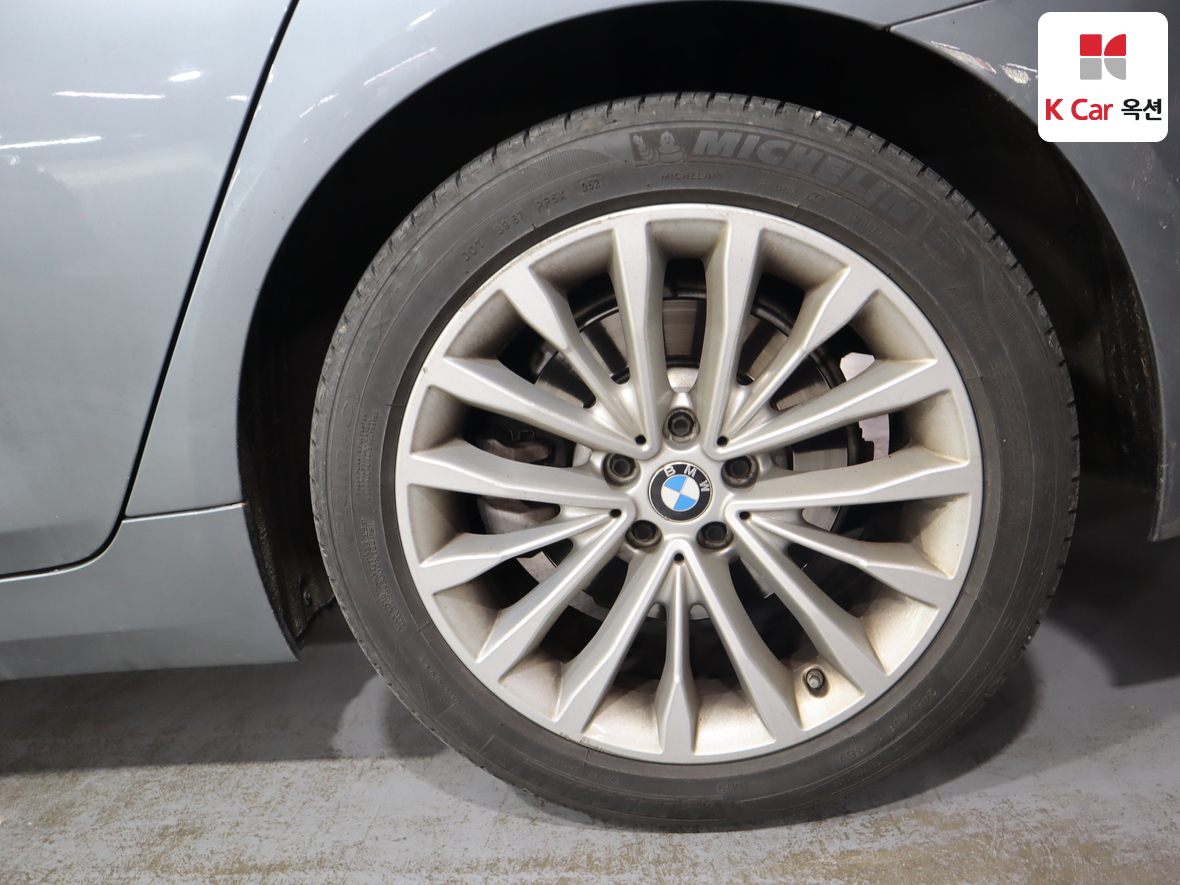 BMW 5 Series - 43