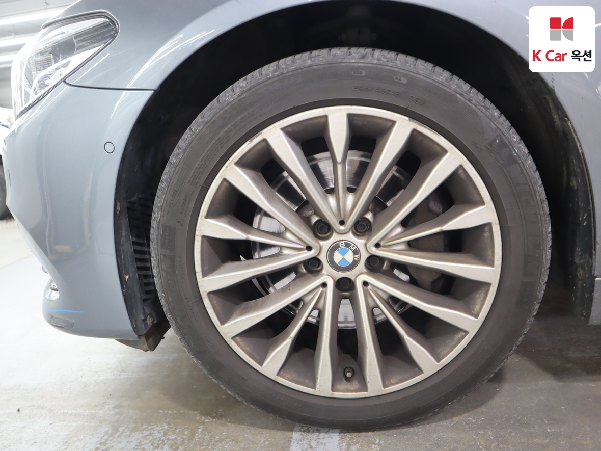BMW 5 Series - 42