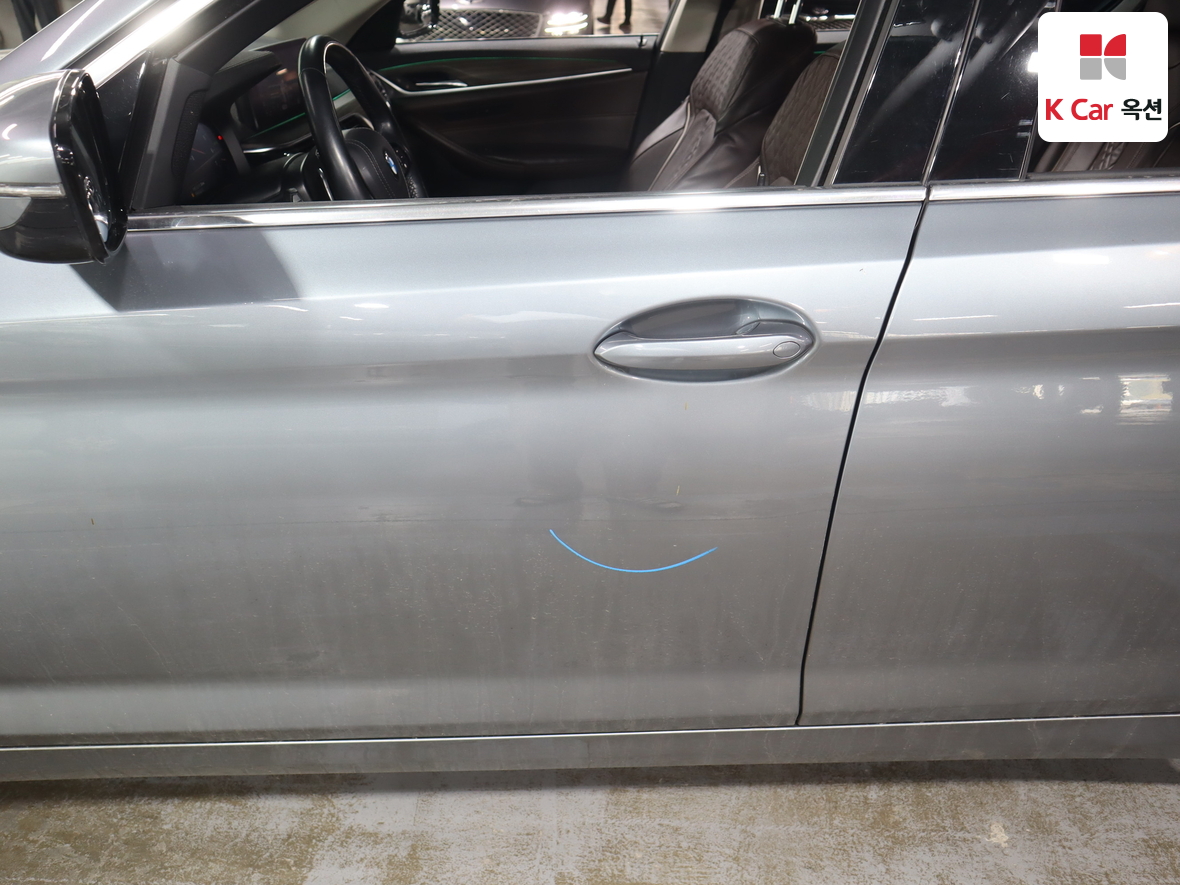 BMW 5 Series - 38