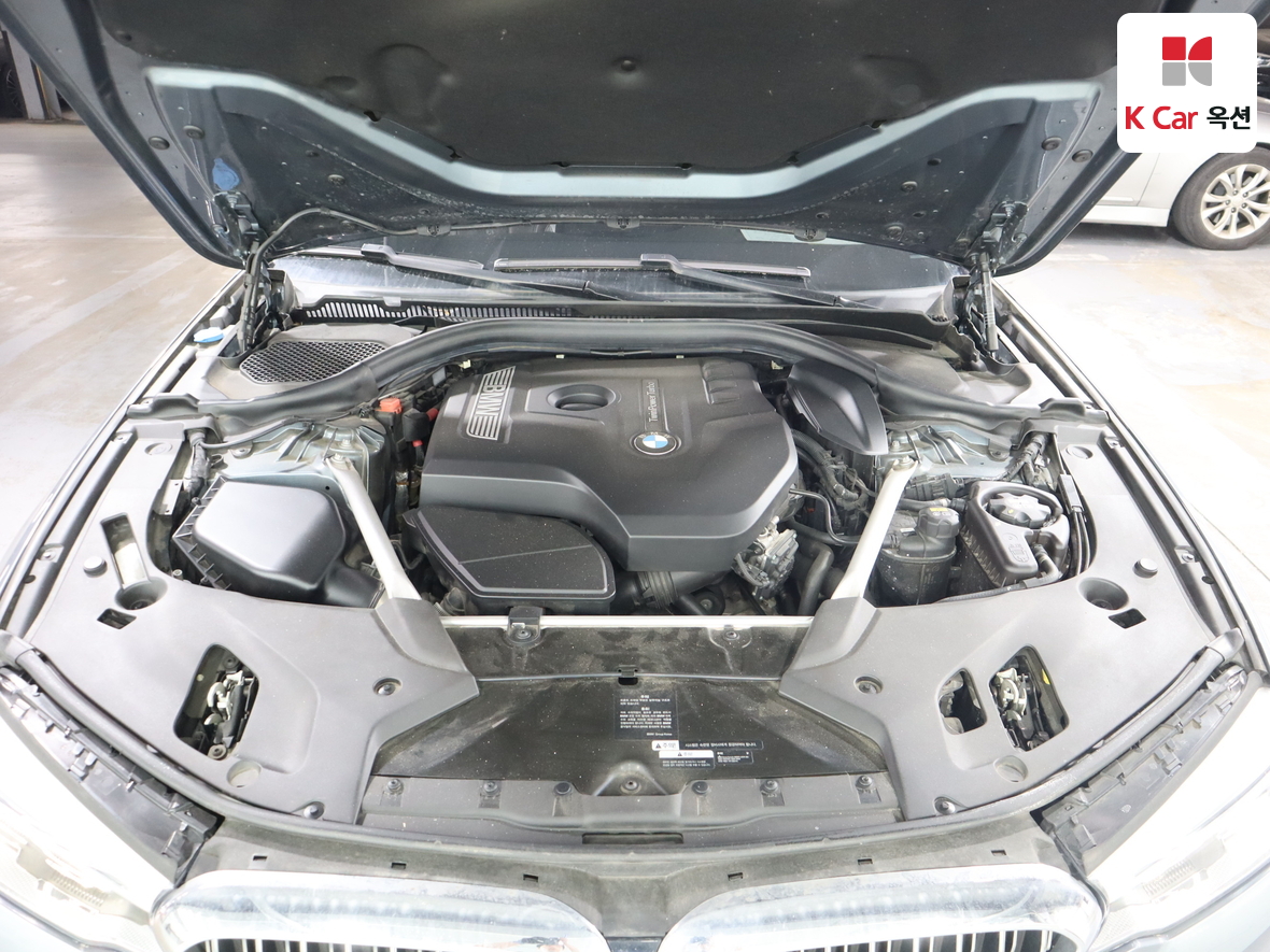 BMW 5 Series - 34