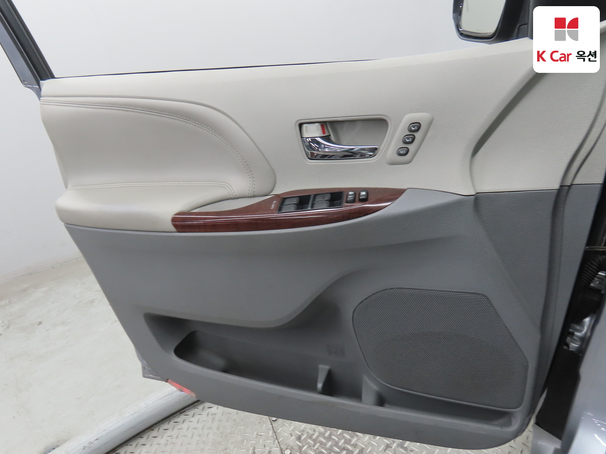 Toyota Sienna - 8