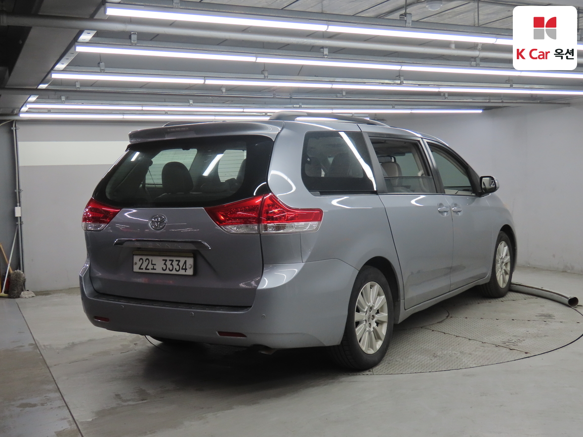 Toyota Sienna - 2