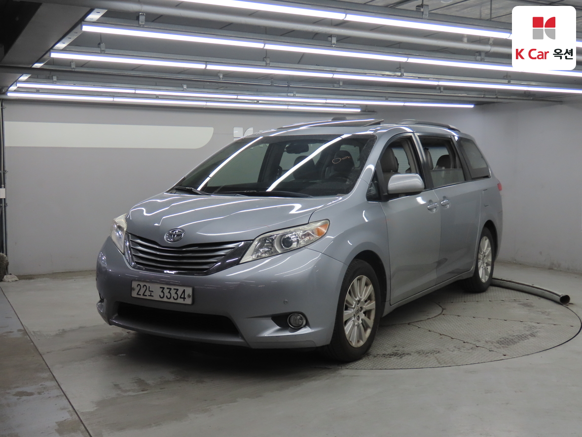 Toyota Sienna - 1