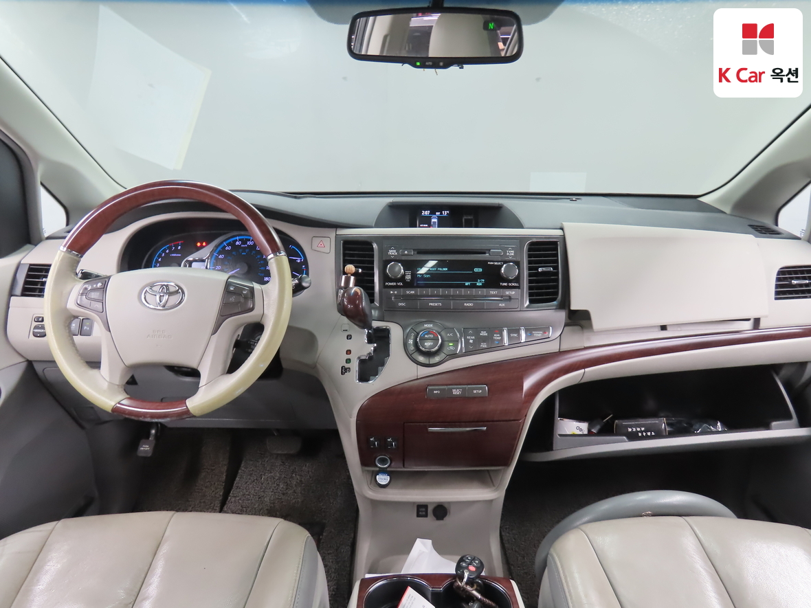 Toyota Sienna - 3