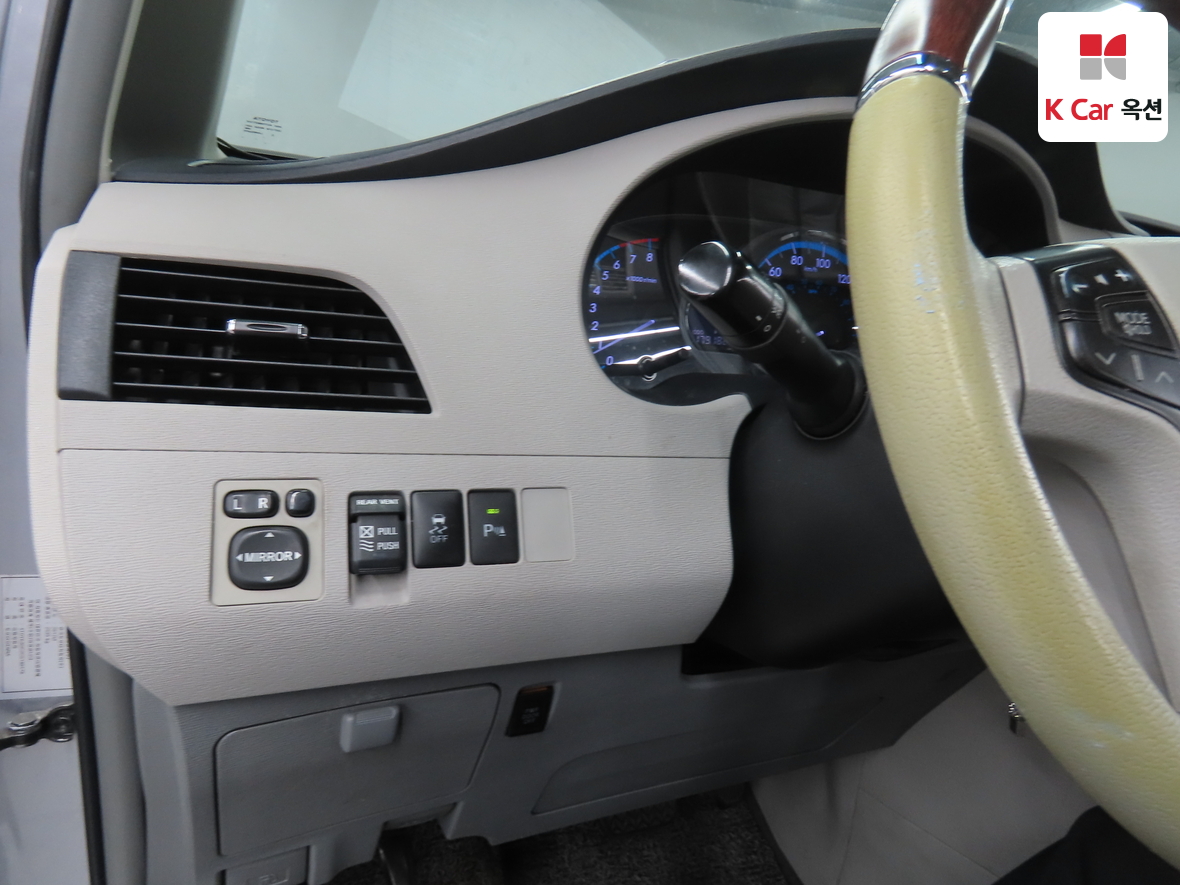 Toyota Sienna - 9