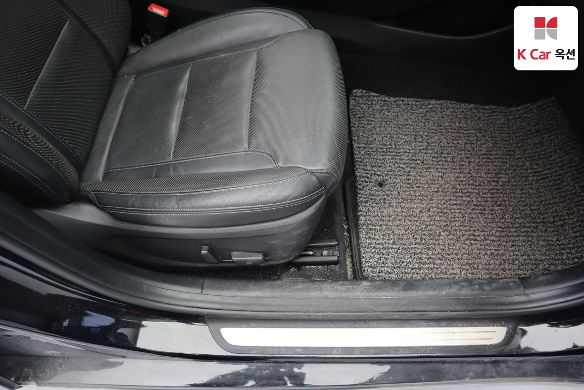 Hyundai AZERA 2017 - Image 31