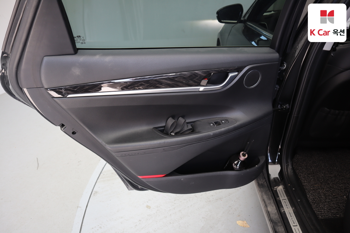 Hyundai AZERA 2017 - Image 23