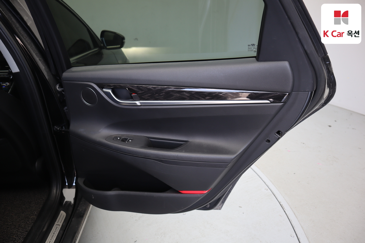 Hyundai AZERA 2017 - Image 28