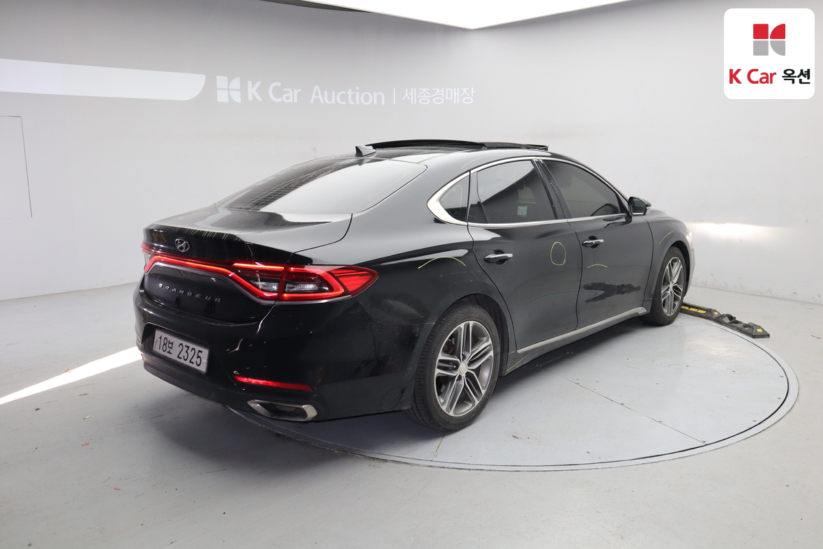 Hyundai AZERA 2017 - Image 2