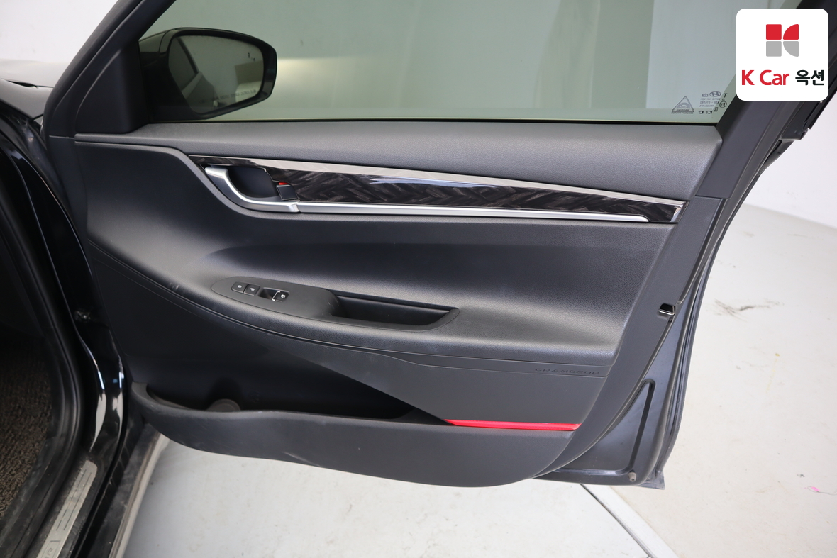 Hyundai AZERA 2017 - Image 30