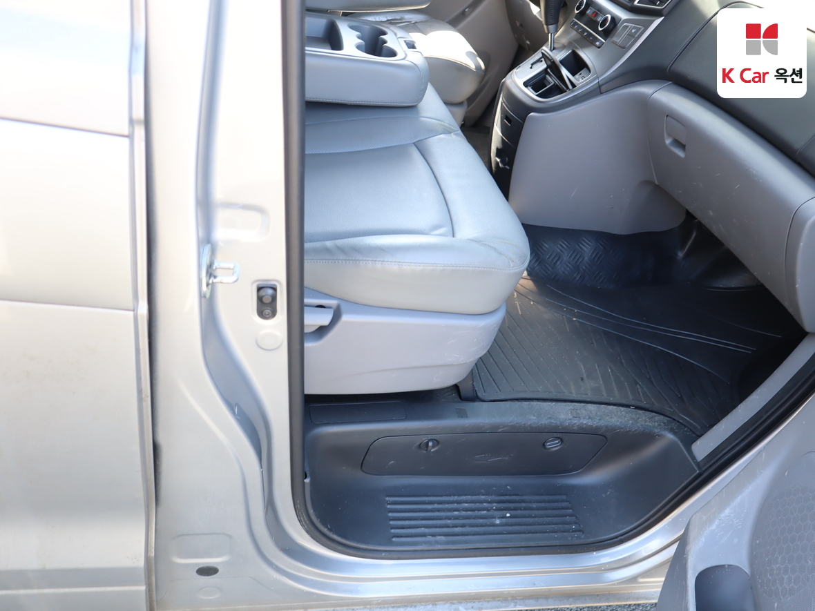 Hyundai Grand Starex - 24