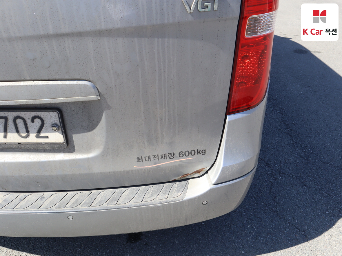 Hyundai Grand Starex - 35