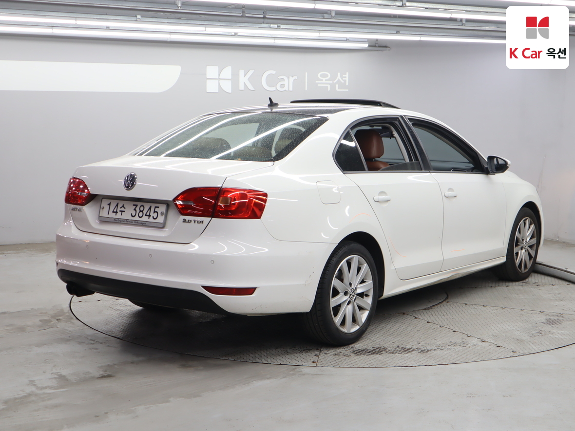 Volkswagen Jetta - 2