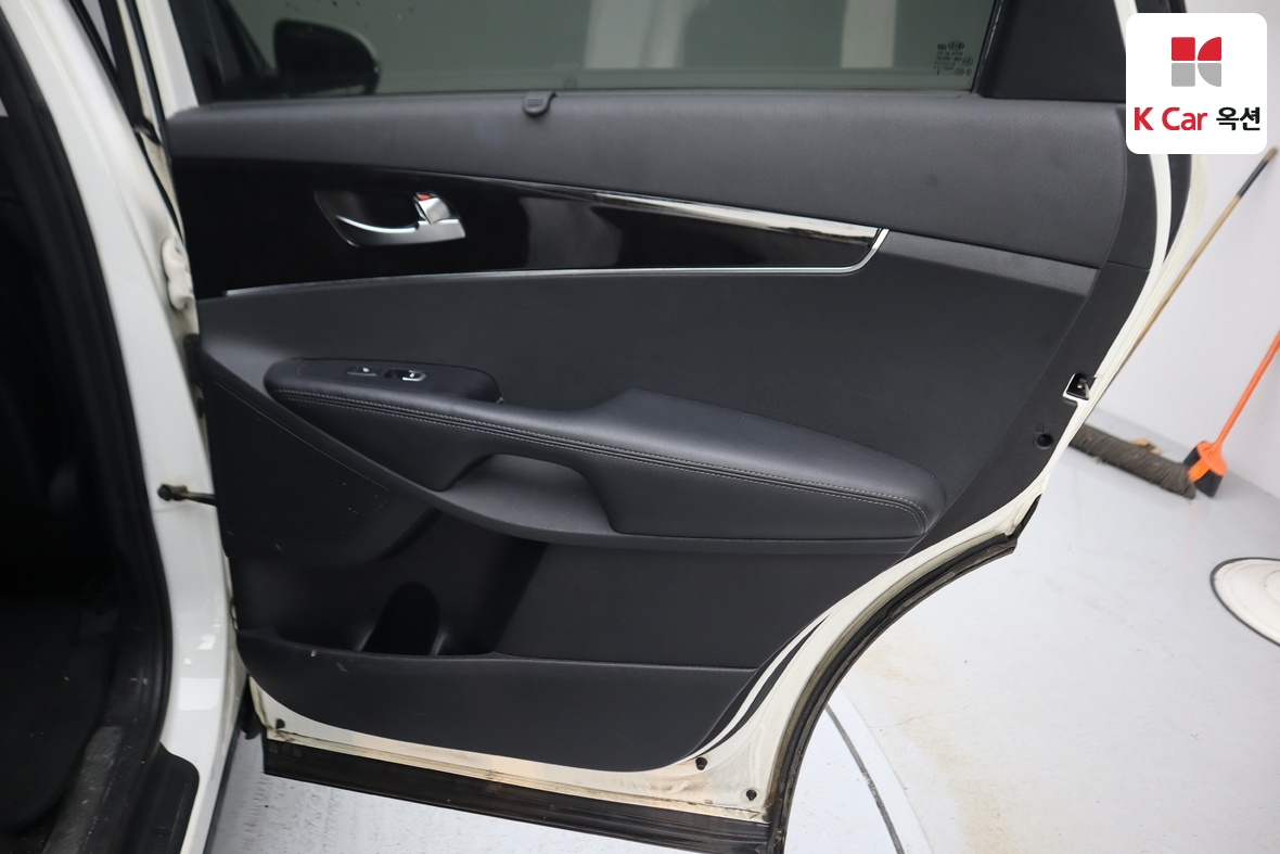 Kia Sorento 2015 - Image 25
