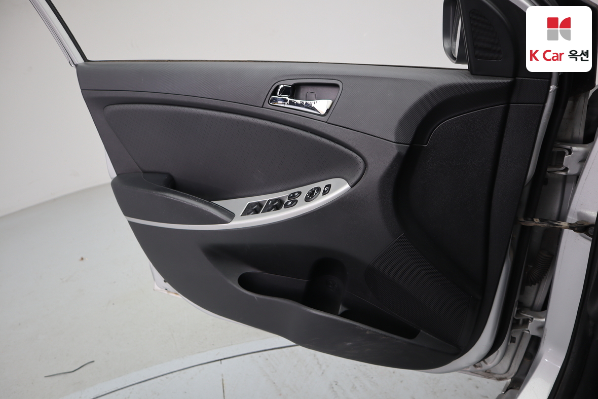 Hyundai Accent - 8