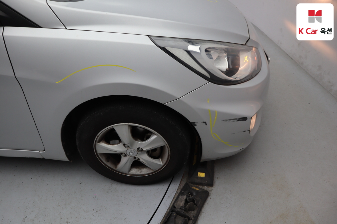 Hyundai Accent - 45