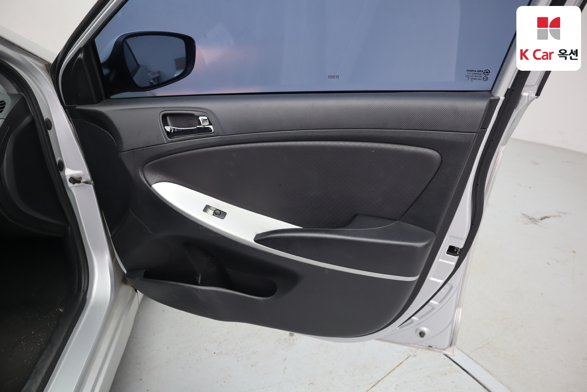 Hyundai Accent - 27