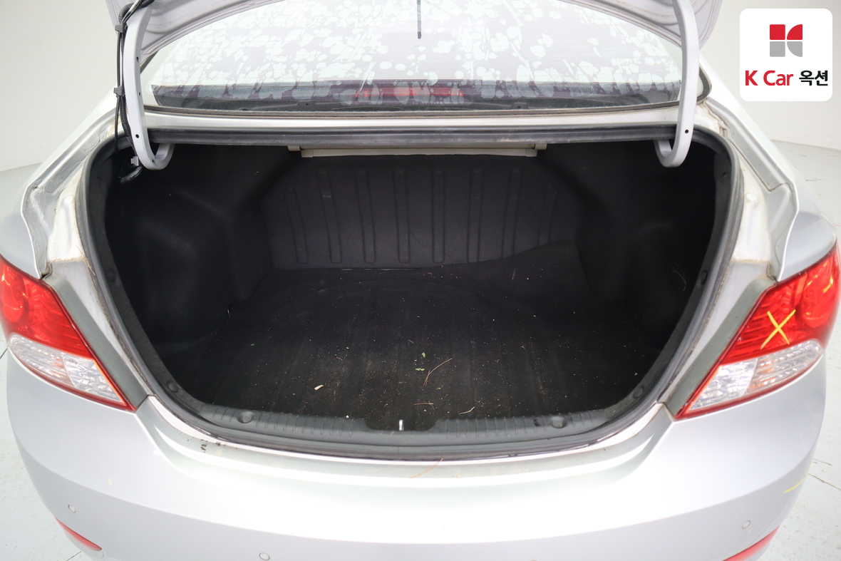 Hyundai Accent - 24