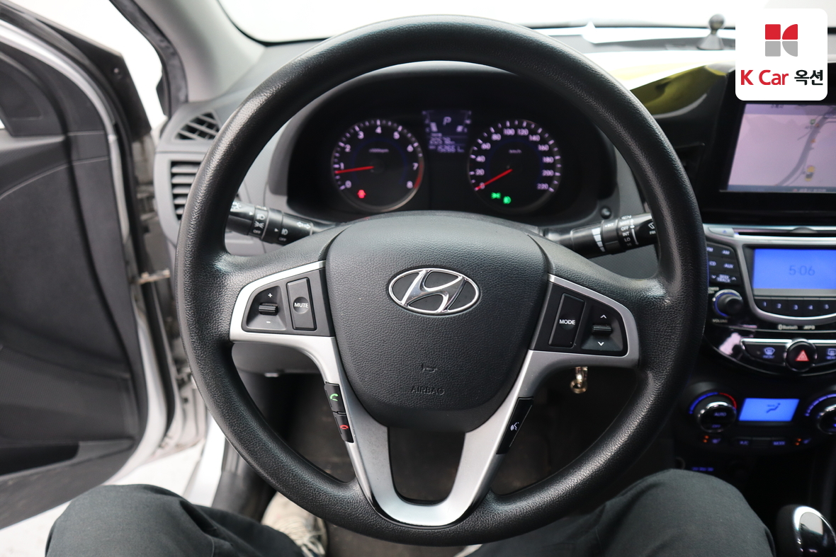 Hyundai Accent - 10