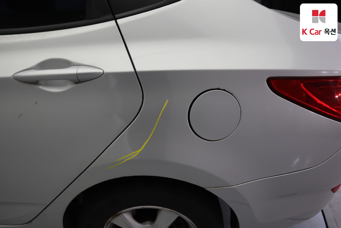 Hyundai Accent - 38