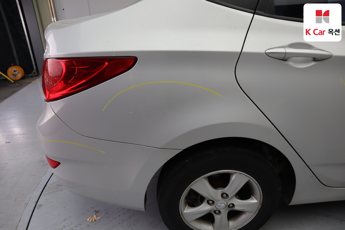 Hyundai Accent - 41