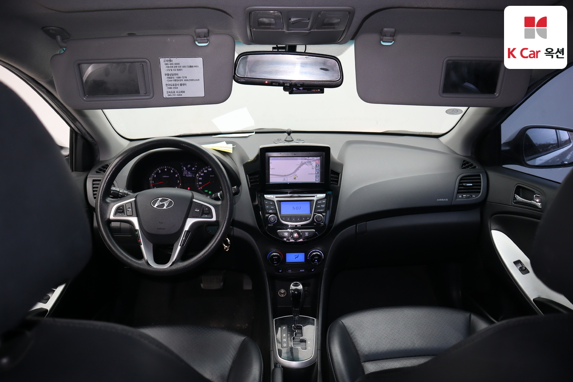 Hyundai Accent - 3