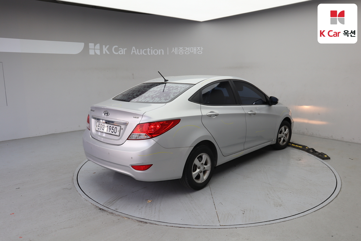 Hyundai Accent - 2