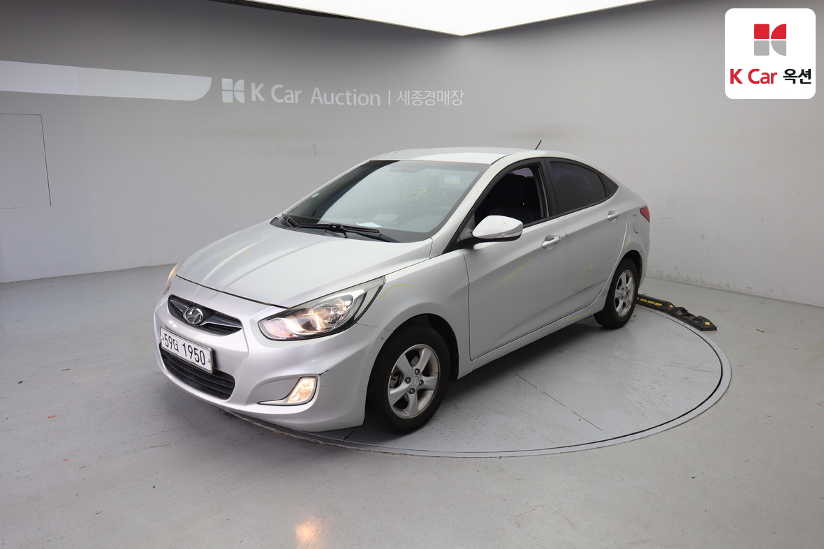 Hyundai Accent - 1