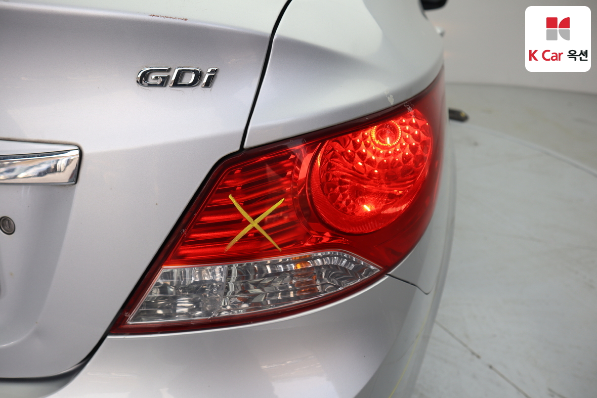 Hyundai Accent - 40