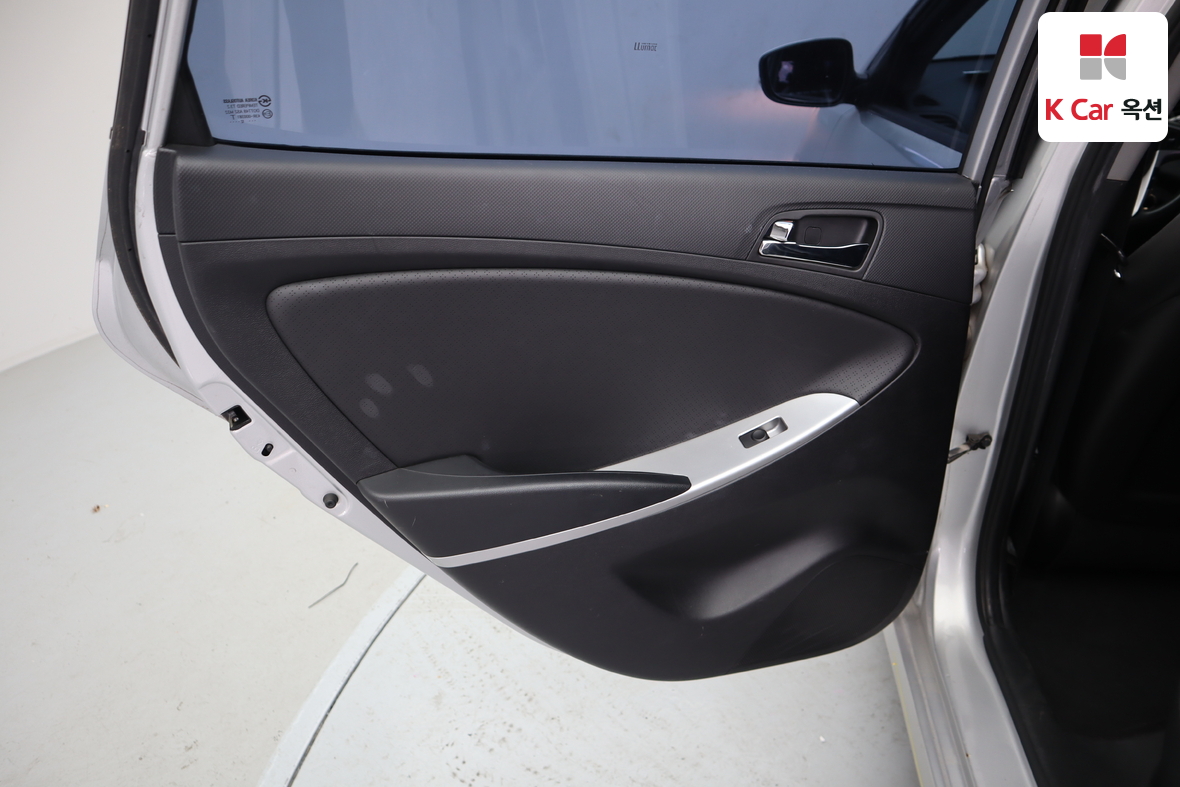Hyundai Accent - 21