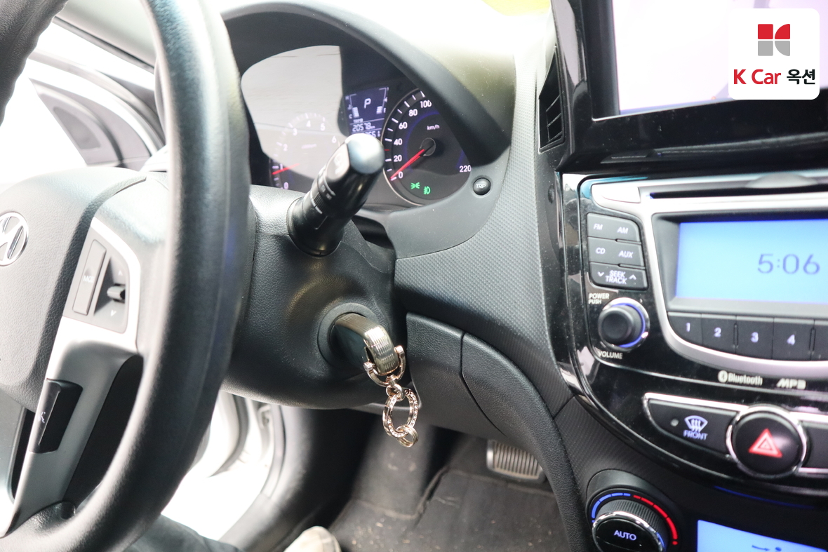 Hyundai Accent - 11