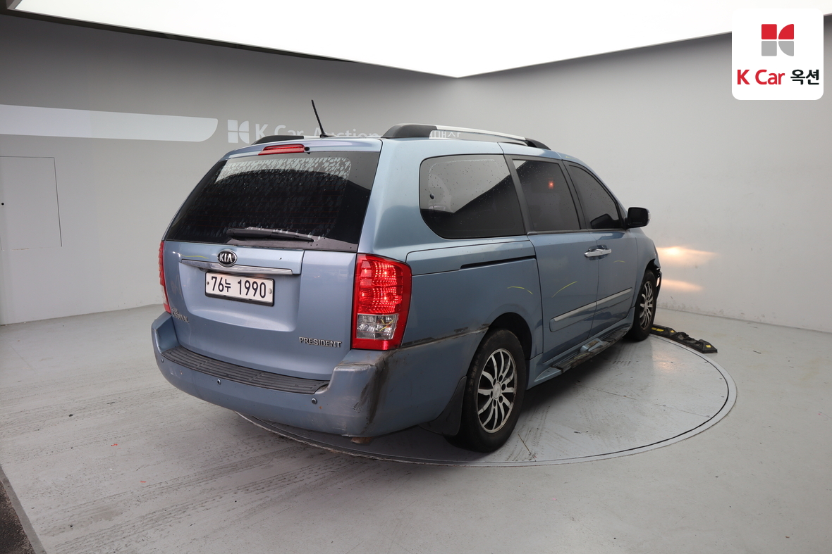 Kia Carnival - 2