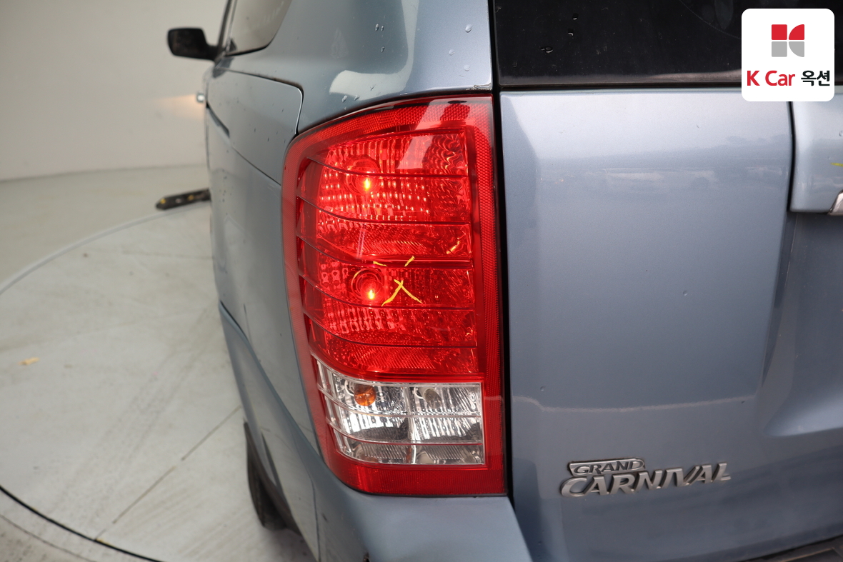 Kia Carnival - 42
