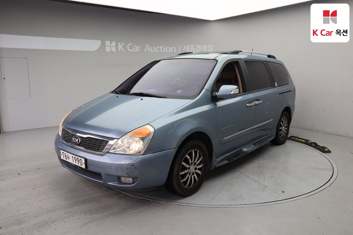 Kia Carnival - 1