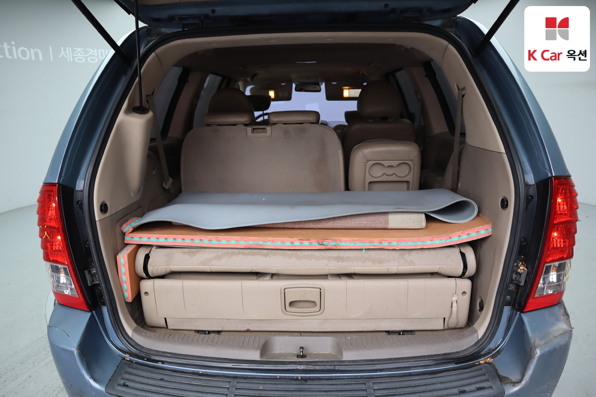 Kia Carnival - 27