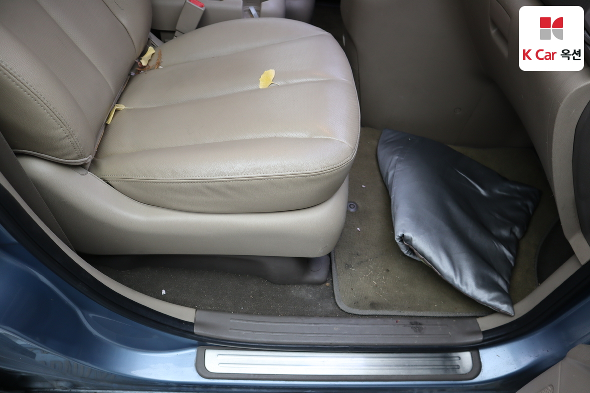 Kia Carnival - 33