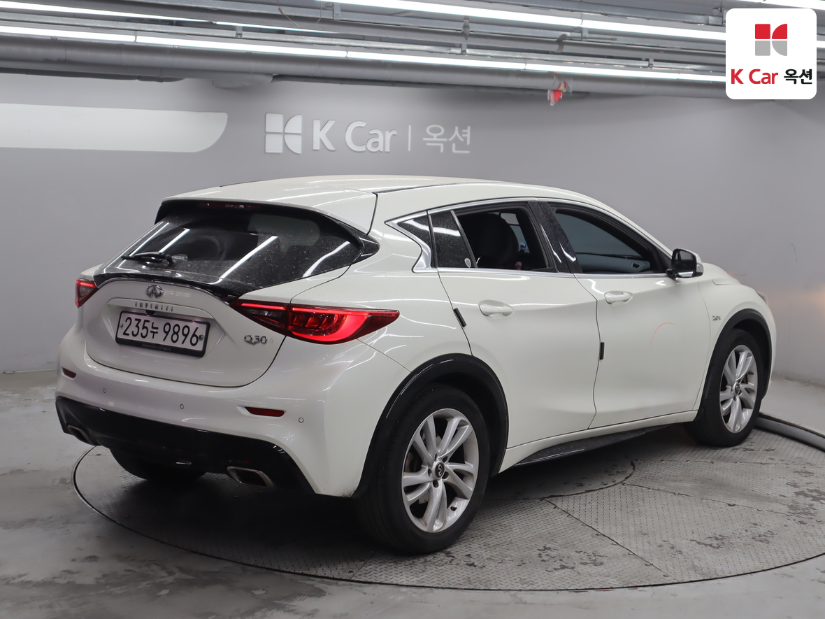 Infiniti Q30 - 2
