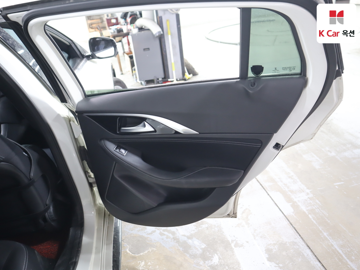 Infiniti Q30 - 29