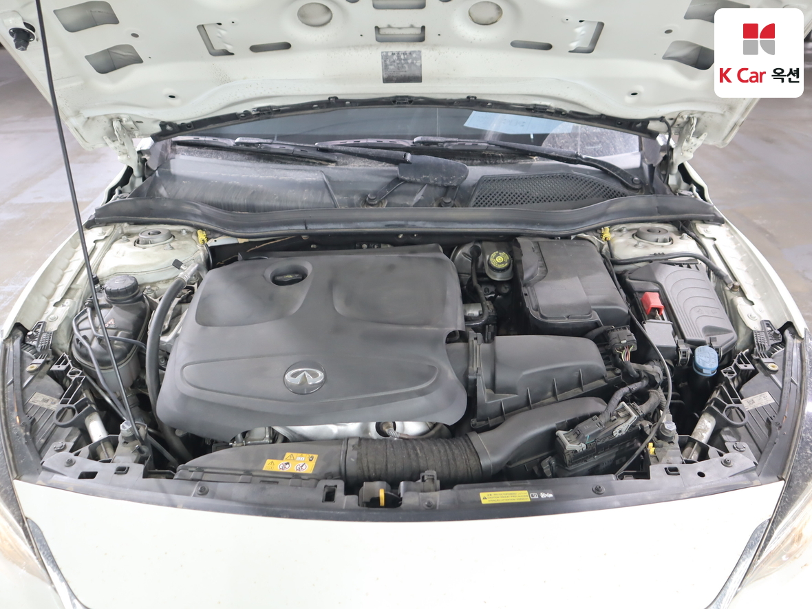 Infiniti Q30 - 36