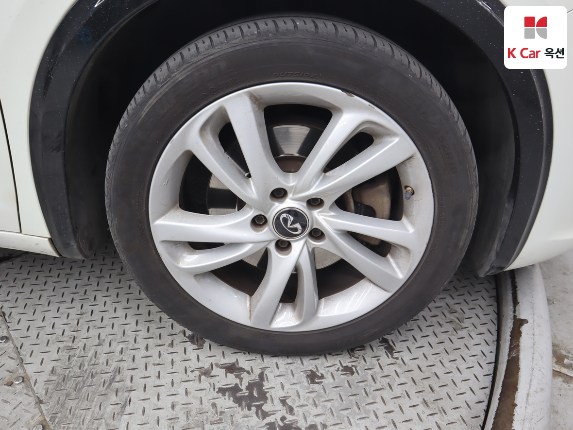 Infiniti Q30 - 45