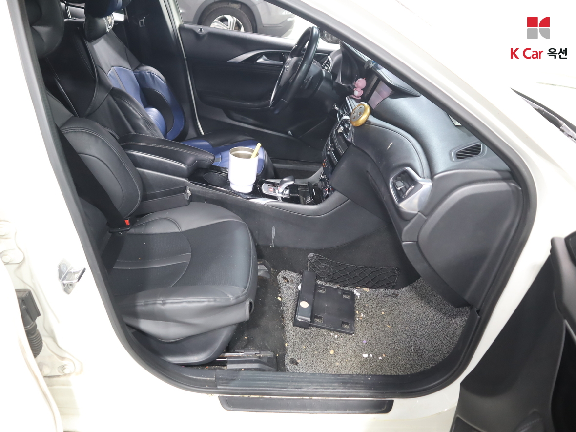 Infiniti Q30 - 32