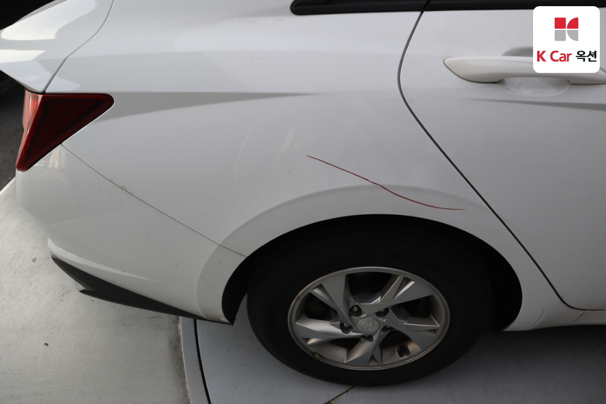 Hyundai Elantra 2021 - Image 32