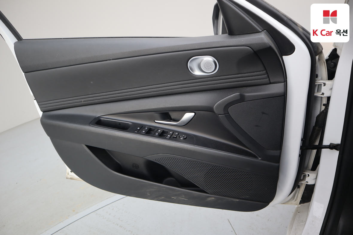 Hyundai Elantra 2021 - Image 8